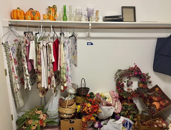 Wall Lot Upstairs Floral & More