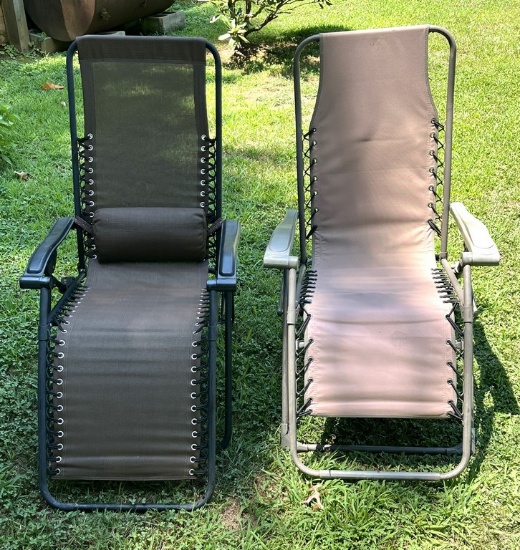 Lot of Folding Lounge Chairs