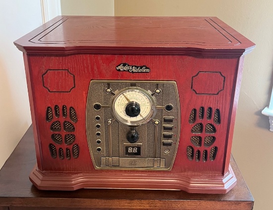 Anders Nicholson AM/FM and Turntable