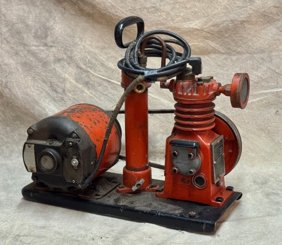 Vintage Devilbiss Company Table Top Air Compressor
