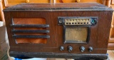 Antique Table-Top Stronberg-Carlson Tube Radio