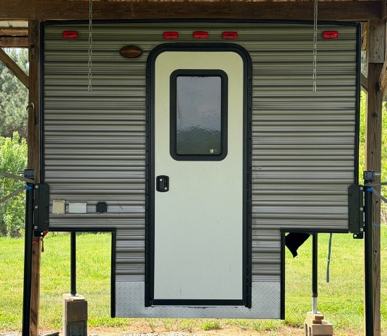 2017 Travel Lite Fun Hauler’s Dexter
