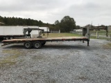 2009 dual-axle flatbed trailer
