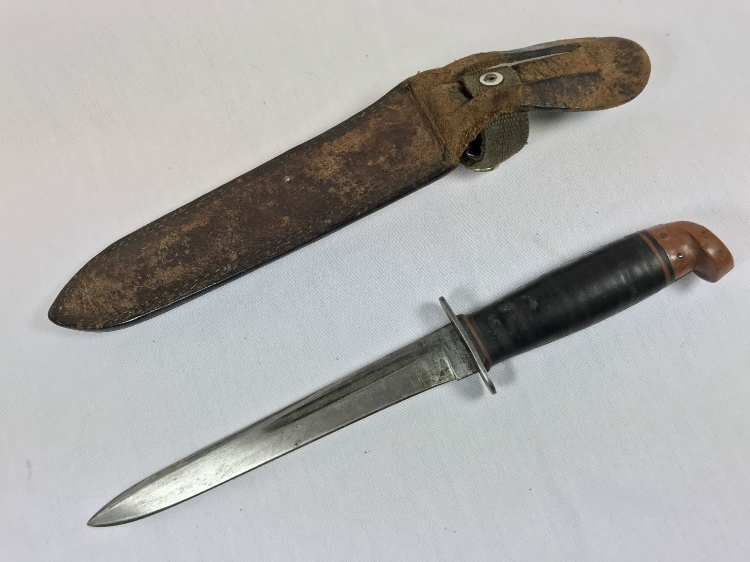 vintage Western knife in sheath, marked ''WESTERN