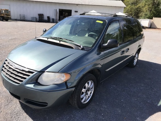 2005 Chrysler Town & Country Touring green 4-door van; 216552mi; 3.8L V6 gas engine; automatic trans