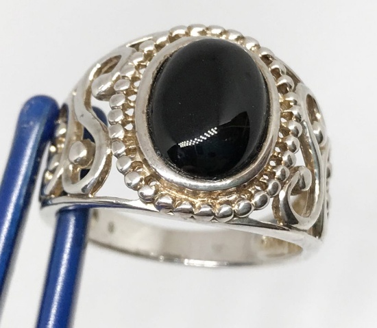 Onyx filigree ring; 5.5g sterling silver; size 8