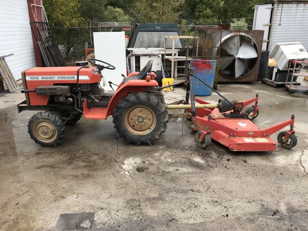 Massey Ferguson Mf1010 Tractor 4 Wheel Drive 3 Cylinder Diesel Engine 3 Speed With Hi Low And Rev Farm Machinery Implements Tractors Online Auctions Proxibid