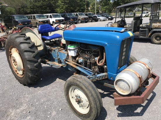 Ford model 2000 tractor, converted to propane, showing 1294hrs, 4 speed, draw bar, 2 propane tanks, 