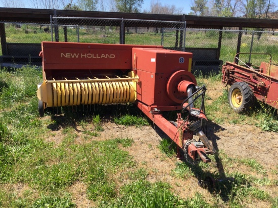 New Holland 565 Baler