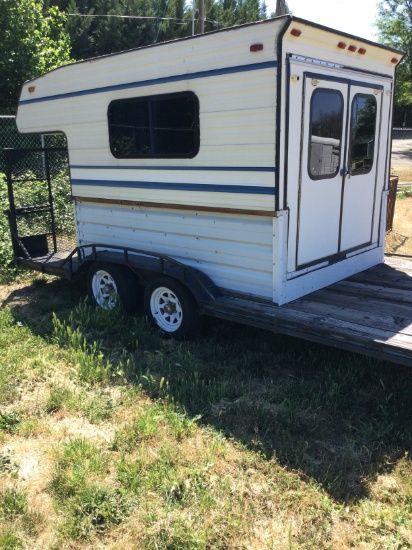 Flatbed trailer with camper