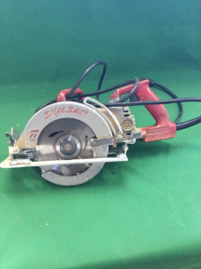 Skilsaw mag 77 Worm drive. With extra sawblades