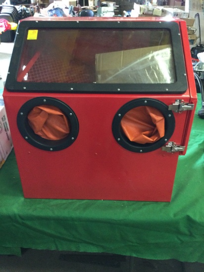 Central pneumatic benchtop blast cabinet