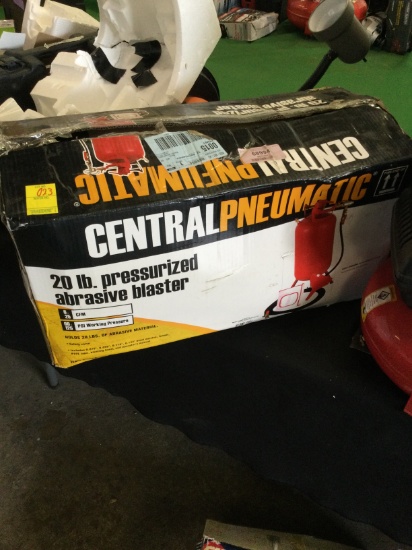 Central pneumatic 20 pound pressurized abrasive blaster