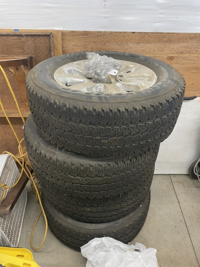 Firestone 285/60r20 set of tires