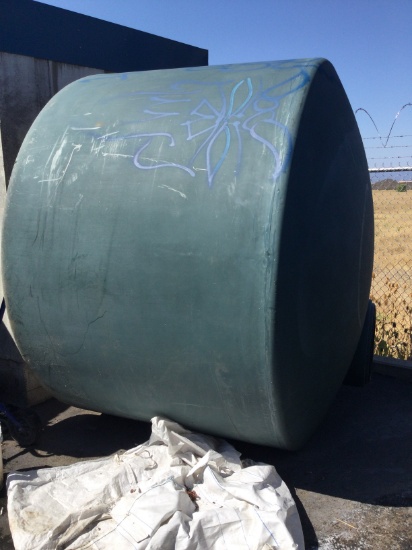 2500 gallon water tank missing lid