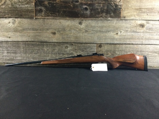 Weatherby Vanguard VGS 300 Win Mag, minor pitting on barrel