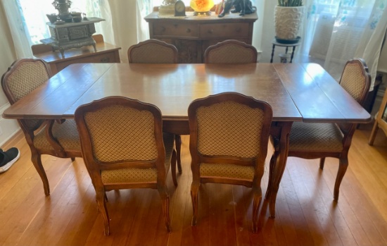 ANTIQUE DINING ROOM TABLE & CHAIRS