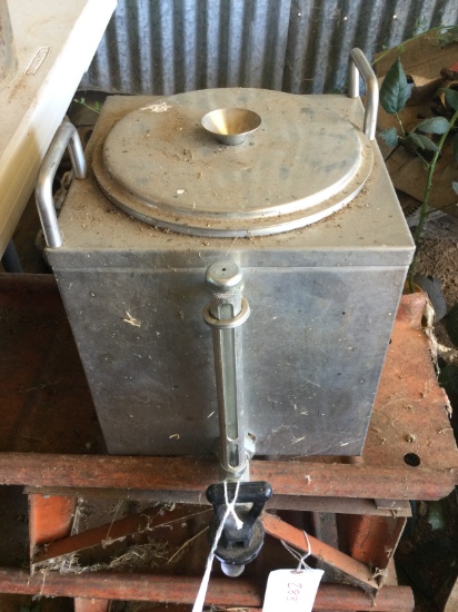 Hot water dispenser