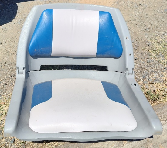 Fold up boat seat, like new