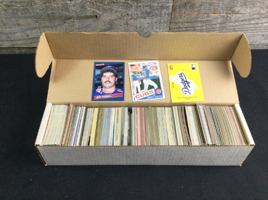 Flip top box of assorted baseball cards