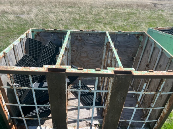 Planter box, setup to lift with fork lift