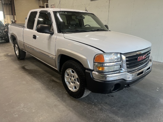 2005 GMC Sierra 1500 4D 4x4