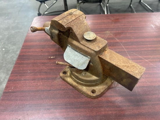 BENCH VISE