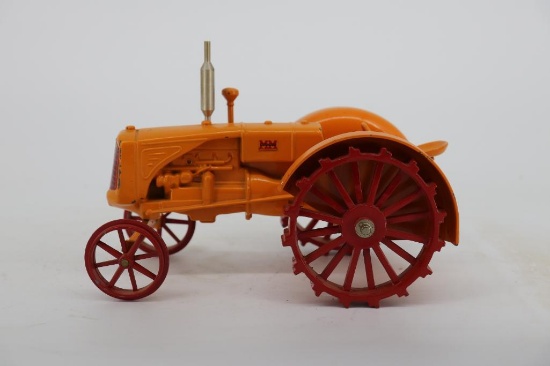 1/16 Minneapolis Moline Tractor with Steel Wheels