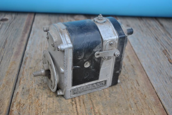 Eisemann Pony Motor 2 Cylinder Cat Magneto