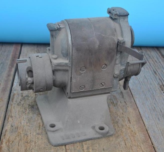 Robert Bosch ZU4 Magneto on Cast Iron Hart Parr Bracket