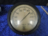 Large pressure gauge