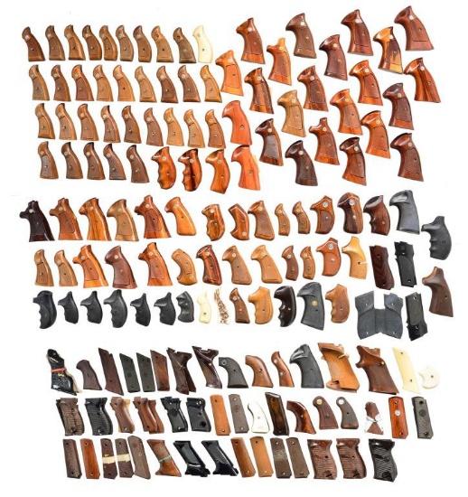 LARGE GROUP OF APPROX. 125 GRIP SETS.