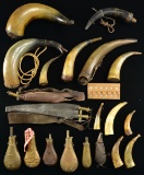 TWENTY ASSORTED VINTAGE POWDER HORNS, POWDER FLASK