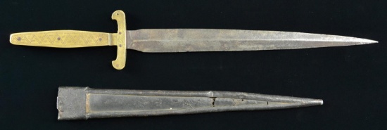 LARGE EARLY ENGRAVED BRASS HILTED DAGGER.