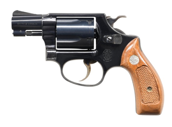 VERY NICE SMITH & WESSON MODEL 36 CHIEFS SPECIAL