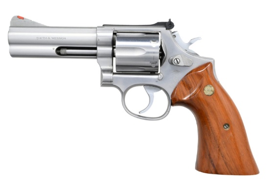 STAINLESS STEEL SMITH & WESSON MODEL 686 REVOLVER.
