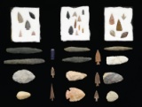 LARGE GROUP OF NATIVE AMERICAN ARROW HEADS.
