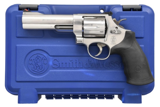 SMITH & WESSON 629-6 CLASSIC DA REVOLVER.