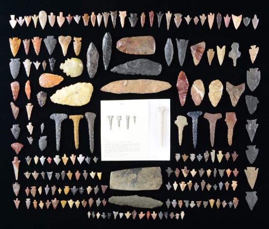 LARGE GROUP OF NATIVE AMERICAN FLINT ARROWHEADS,