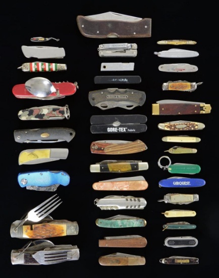 GROUPING OF ASSORTED POCKET KNIVES.