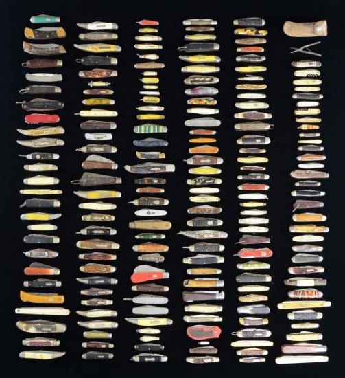 LARGE GROUPING OF MISCELLANEOUS POCKET KNIVES.
