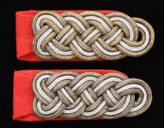 A FINE PAIR OF WWII GERMAN GENERAL’S SHOULDER