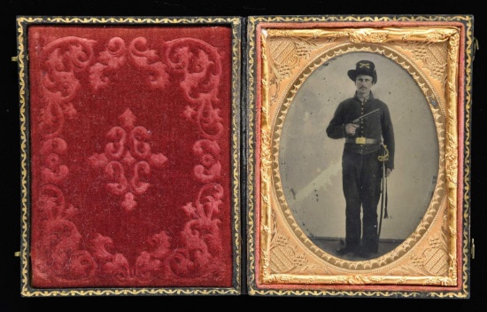 QUARTER PLATE TINTYPE OF DOUBLE ARMED UNION
