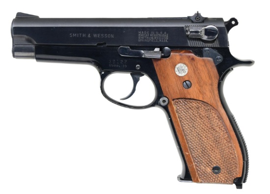 SMITH & WESSON MODEL 39 SEMI AUTO PISTOL.
