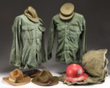 US MILITARY UNIFORMS & HEADGEAR.