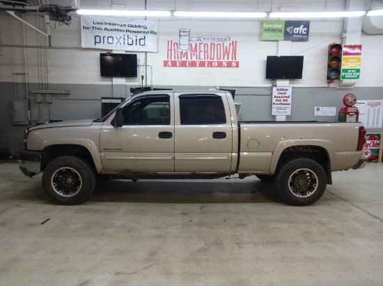 2004 CHEVROLET SILVERADO QUAD PK LS 8 6.0 4WD AUTOMATIC