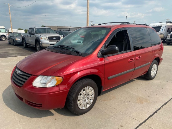 2005 CHRYSLER TOWN & COUNTRY SALVATION ARMY DONATION