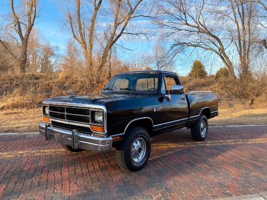 1989 DODGE W150 LE 4X4 *ONE FAMILY OWNED*