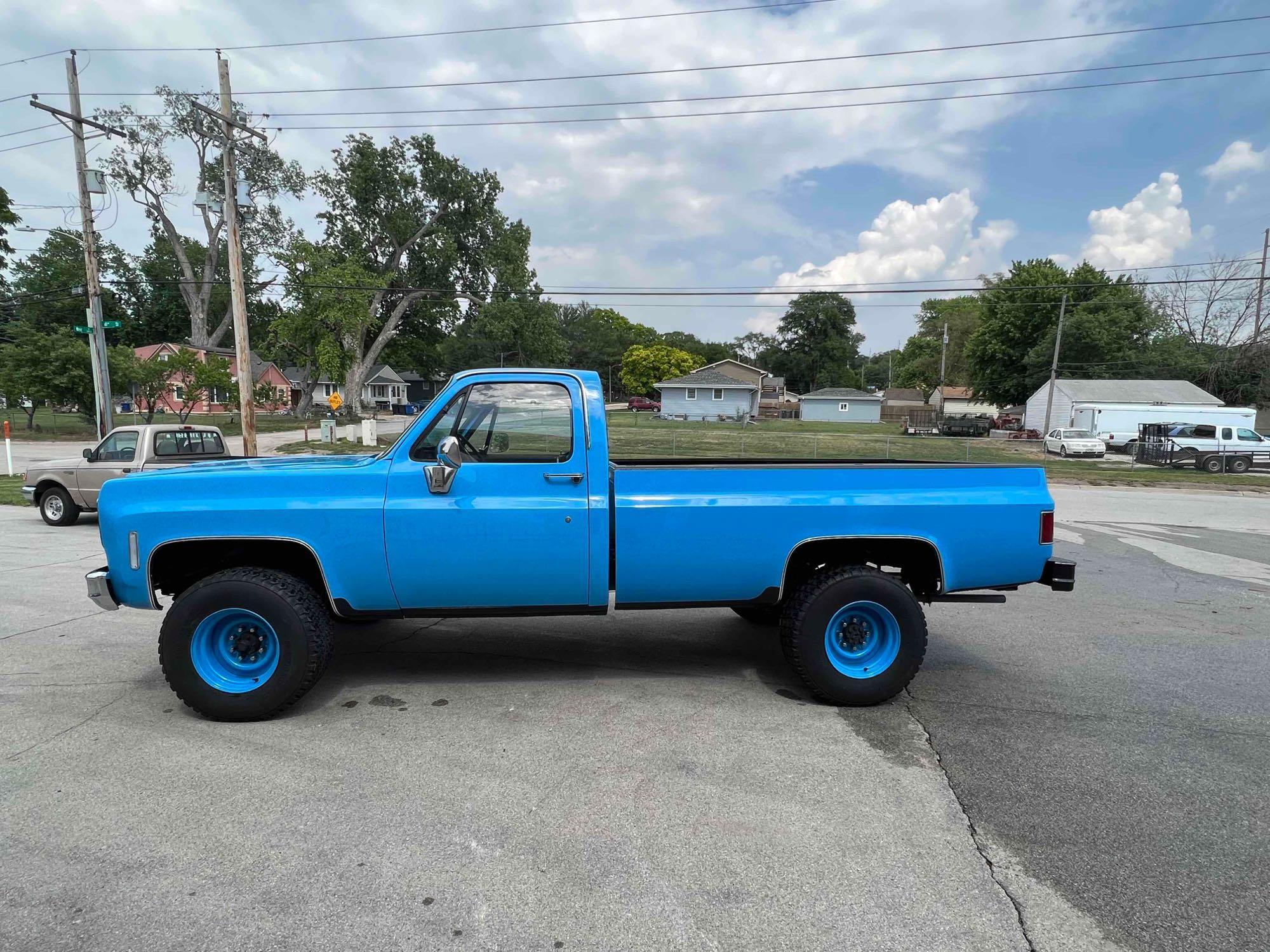 GMC K2500 ピックアップ Wグースネックフラットベッドトレーラーブルー GMC K2500 ピックアップ Wグースネックフラットベッドトレーラーレッド