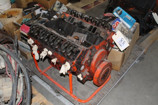 Chevrolet Engine with carburator kits